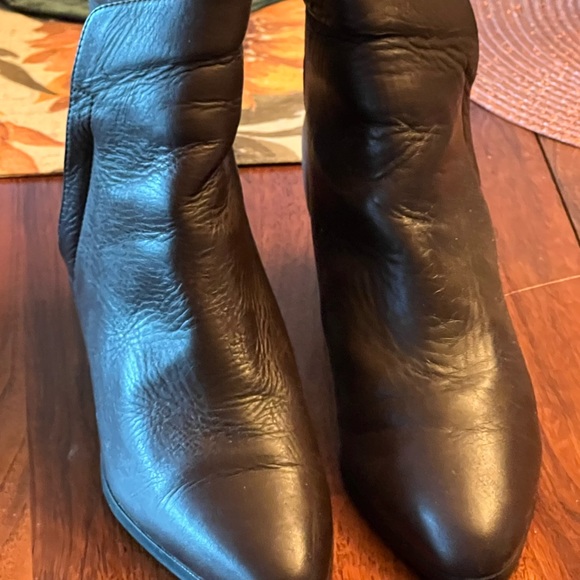 Size 7 1/2 brown boots. - Picture 1 of 8